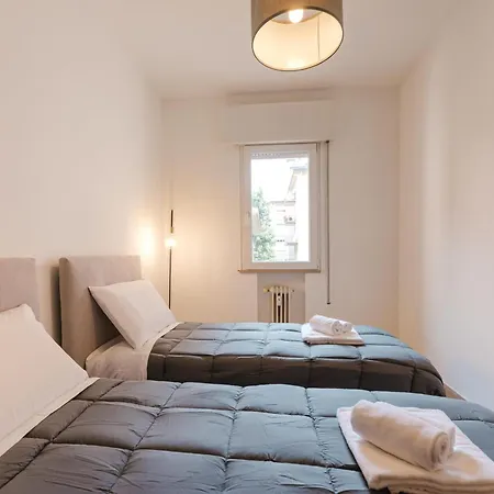 Gaia's Flat - 15 Min From & Train Station