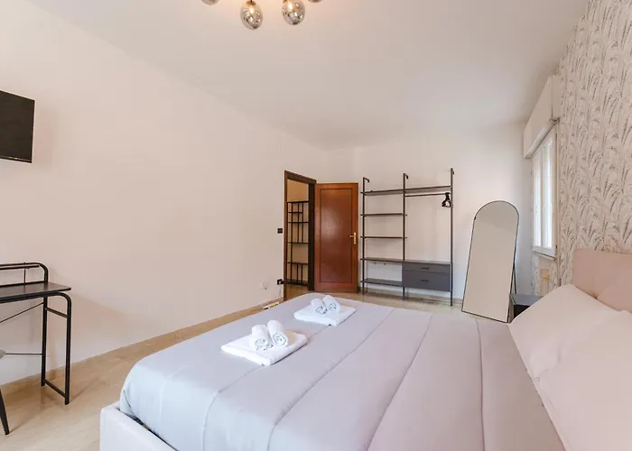 Appartement Gaia's Flat - 15 Min From & Train Station