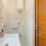 Gaia's Flat - 15 Min From & Train Station