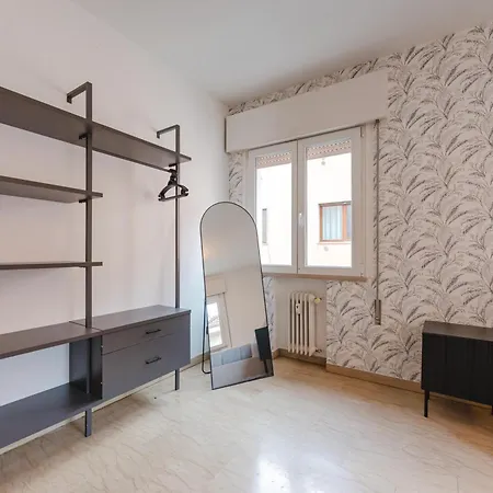 Апартаменты Gaia's Flat - 15 Min From & Train Station *